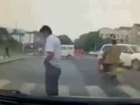遵义小姐姐钓鱼,悠然自得，享受宁静时光