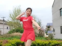 穿中国红的小姐姐跳舞,小姐姐翩翩起舞，展现民族风采